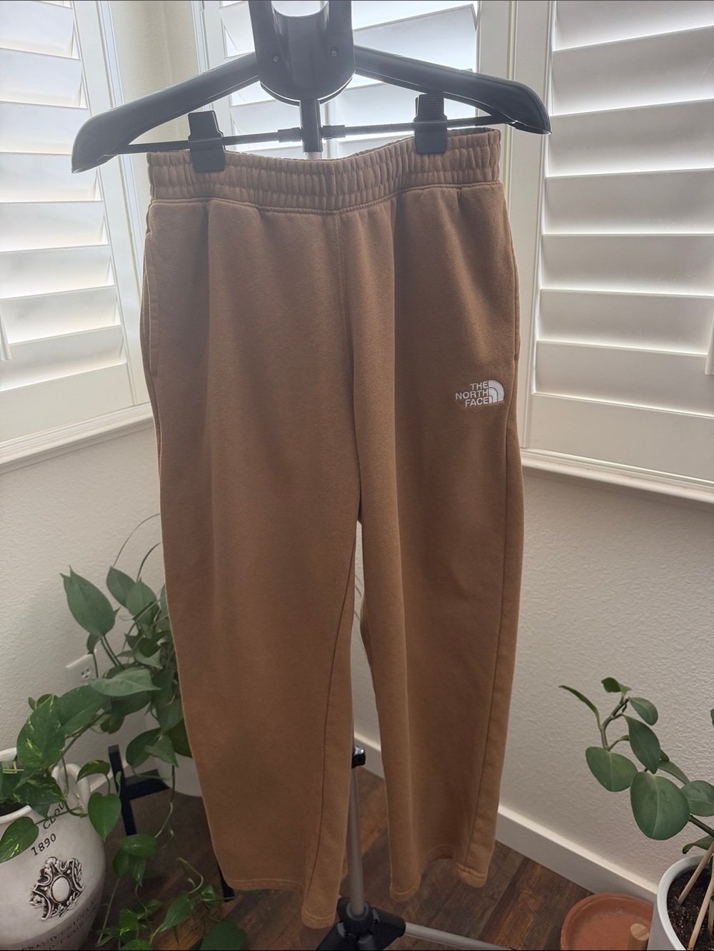 The North Face Men's Evolution Straight-Leg Fleece Sweatpants Tan S Unisex